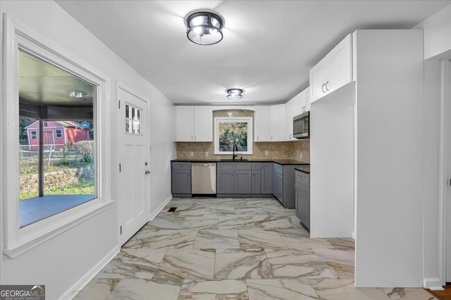 Photo - 2142 Cloverdale Dr SE