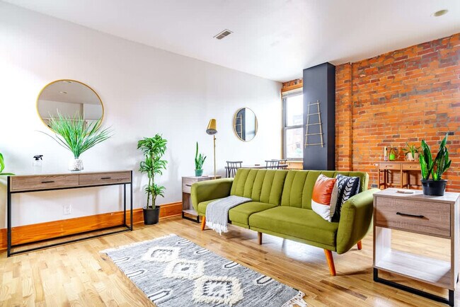 Photo - 1180 N High St Unit ID1265649P