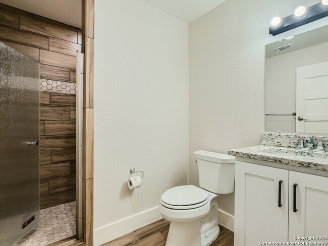 Photo - 839 Oasis St