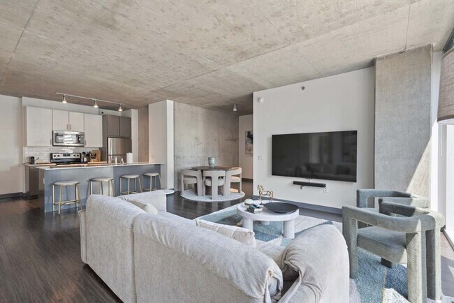 Photo - 215 W Lake St Unit ID1029616P