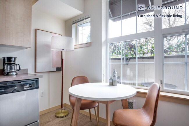 Photo - 3920 Stone Way N Unit FL3-ID563