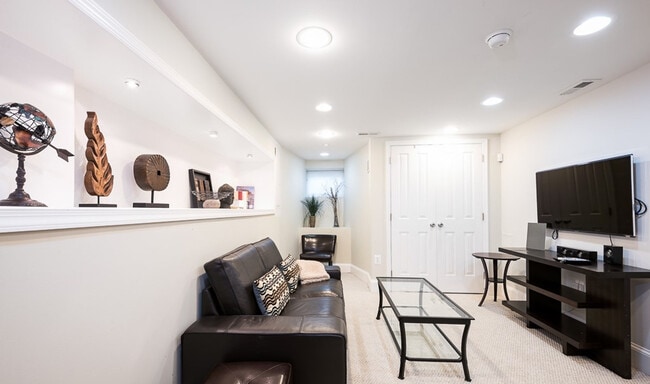 Photo - 222 1/2 E Street NE-SI ID1587659P Unit SI ID1587659P