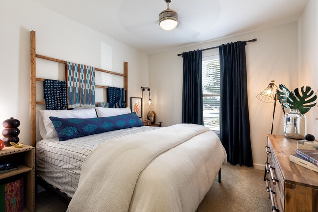 Photo - Mercantile River District