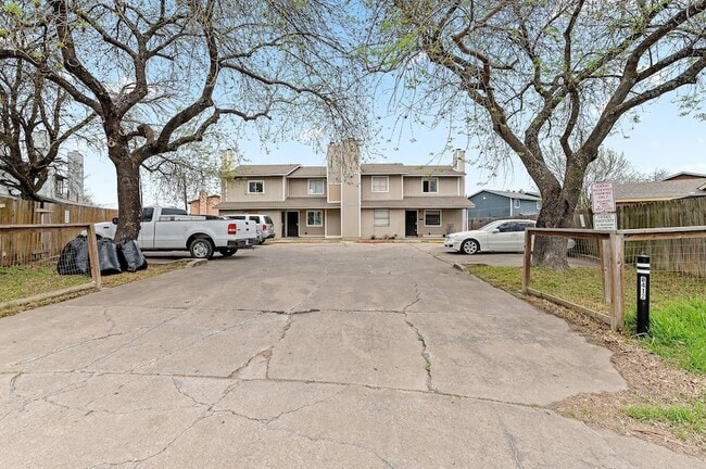 Building Photo - 8412 Garcreek Cir Unit D