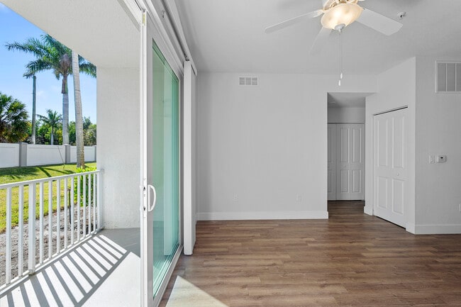 A cozy balcony perfect for every season. - Milano Lakes