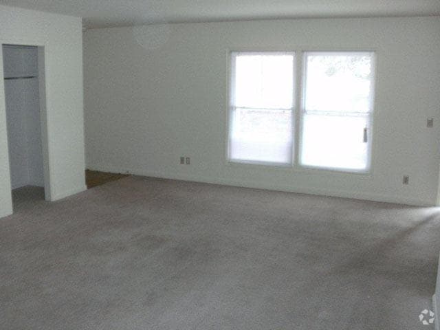 Living Room - Yorktown Colony Apartments