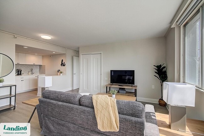 Photo - 305 Dr. M.L.K. Jr St S Unit 402.1403560