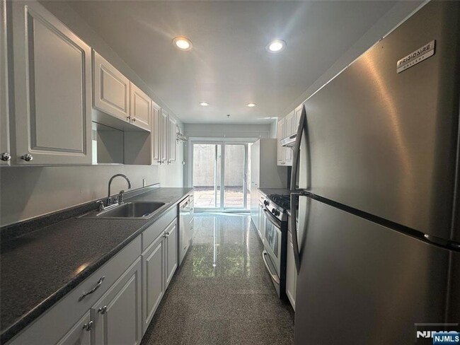 Photo - 258 Old River Rd