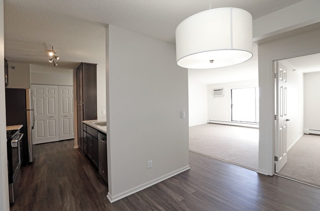 Photo - The Woodlands of Minnetonka Apartments