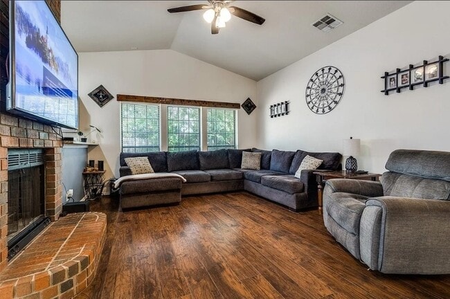 Photo - 3499 Longview Dr