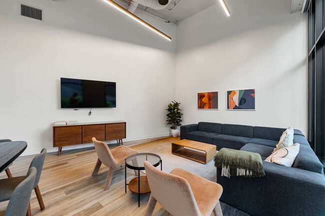 Photo - 853 W Blackhawk St Unit SI ID1466140P