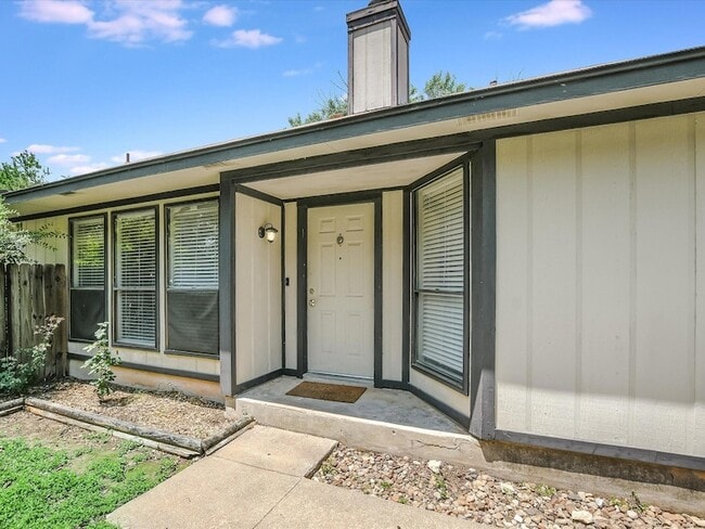 Photo - 806 Sunny Ln