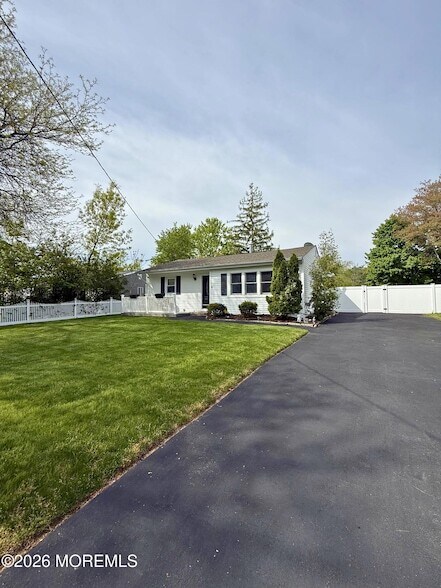 Photo - 878 Salem Dr