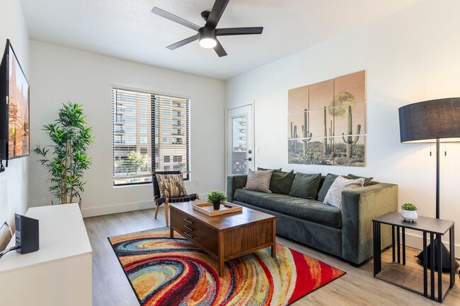 Building Photo - 15608 N 71st St Unit ID1035260P