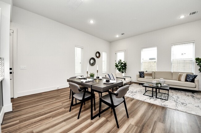 Photo - 879 Rachel St