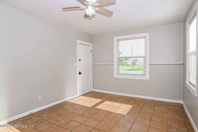 Photo - 214 8th Ave N
