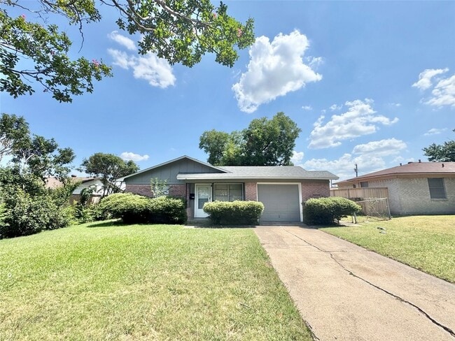 Building Photo - 2206 Norma Dr