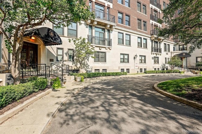 Photo - 2900 E Jefferson Ave