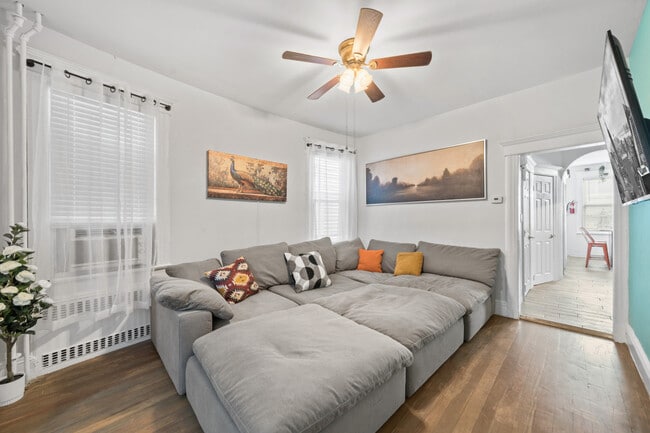 Building Photo - 84 W 42nd St Unit ID1316296P