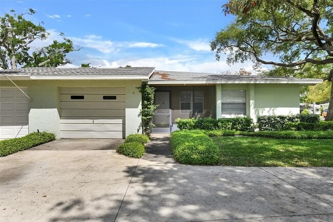 Building Photo - 2833 Orange Tree Cir N