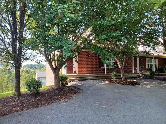 Photo - 365 Tall Oak Blvd NW