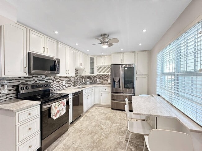 Photo - 3505 Oaks Way Unit 310