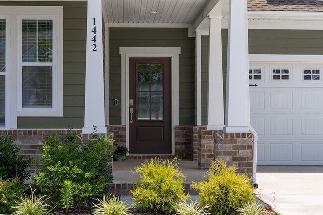 Photo - 1442 English Oak Dr