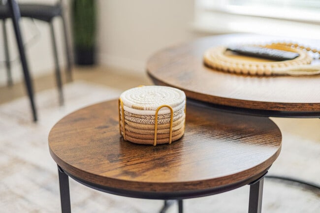 Building Photo - 601 W 9th St Unit ID1373717P