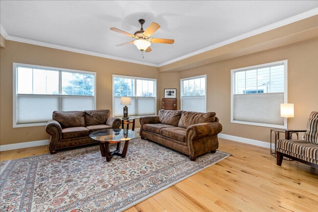 Photo - 1433 E Hays St Unit ID1324053P