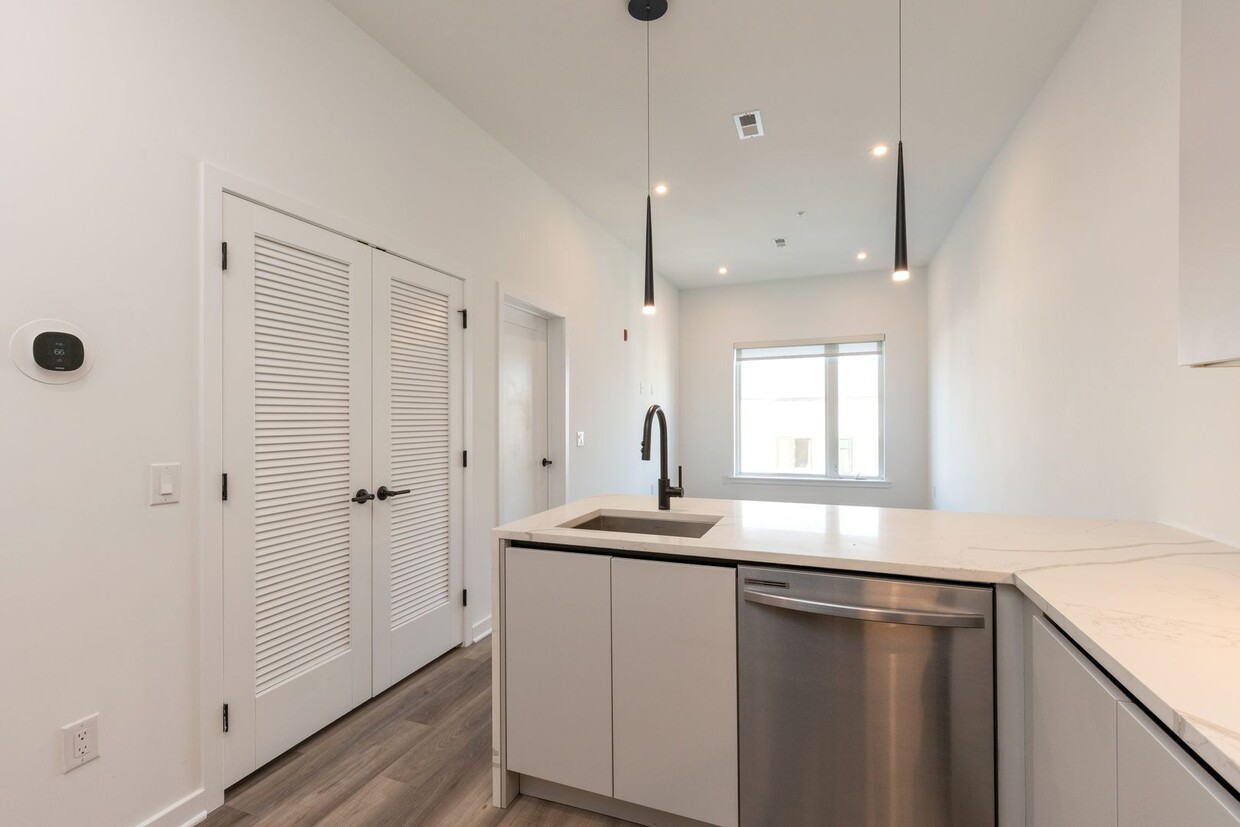 Floor Plan - 08 - Standard with Bay