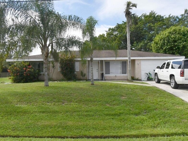 Photo - 366 SE Evans Ave