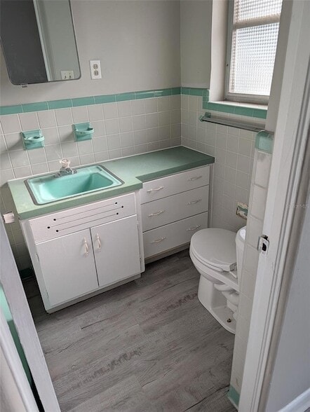 Photo - 608 N Baker St