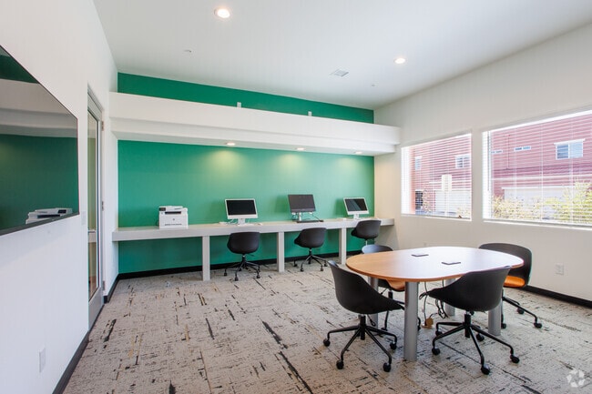 Business Center - Via Verde