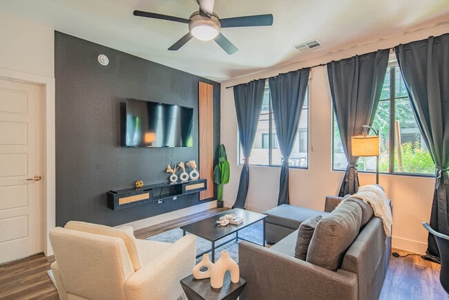 Building Photo - 15501 N Dial Blvd Unit ID1263138P