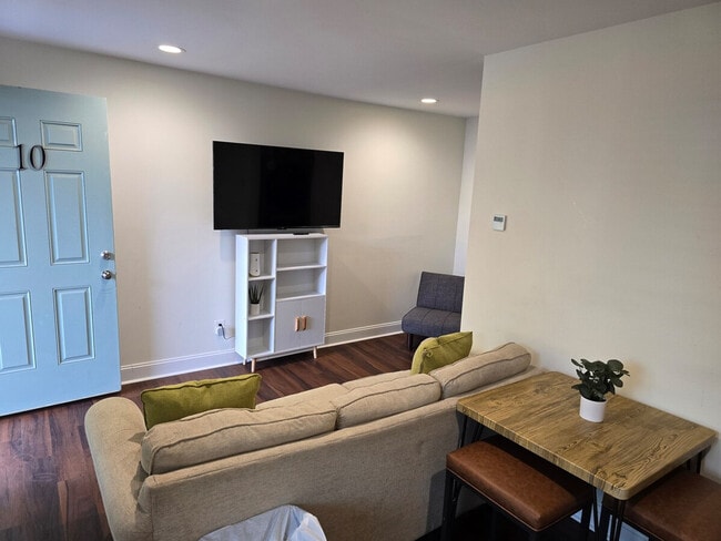 Building Photo - 1307 Buncombe Rd Unit ID1234795P