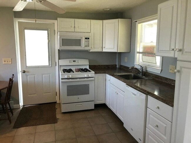 Photo - 7 Old Orchard Ln