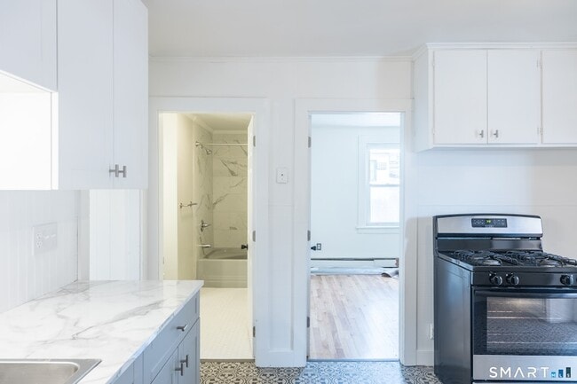 Building Photo - 84 Front St