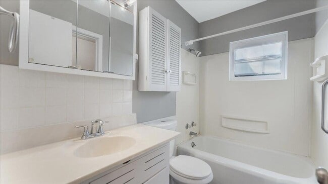 Photo - 828 15th St SW