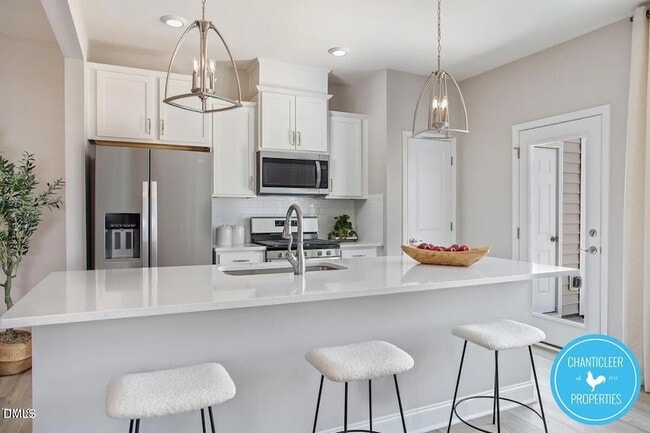 Photo - 24 Hyacinth Ln