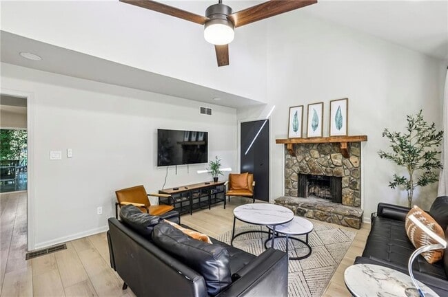 Photo - 2158 Wells Dr SE