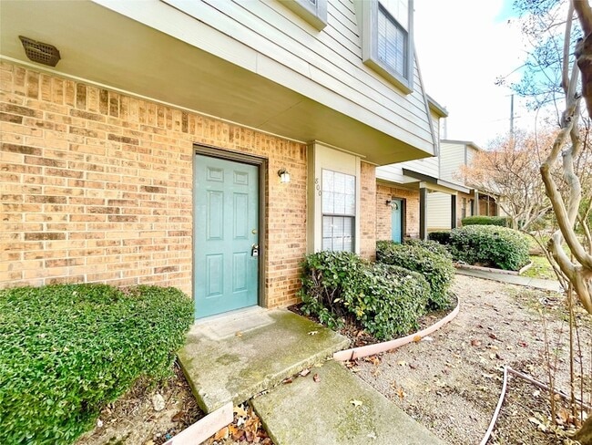 Photo - 800 W Collins St