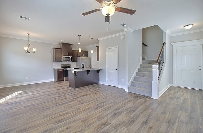 Photo - 554 Fairview Cir