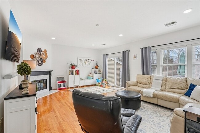 Photo - 257 Allerton Commons Ln