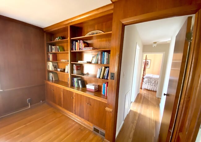 Building Photo - 1310 Forest Hills Blvd Unit SI ID1057681P