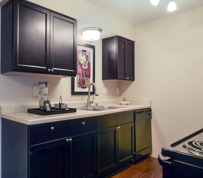 Photo - The Waterford Apartments