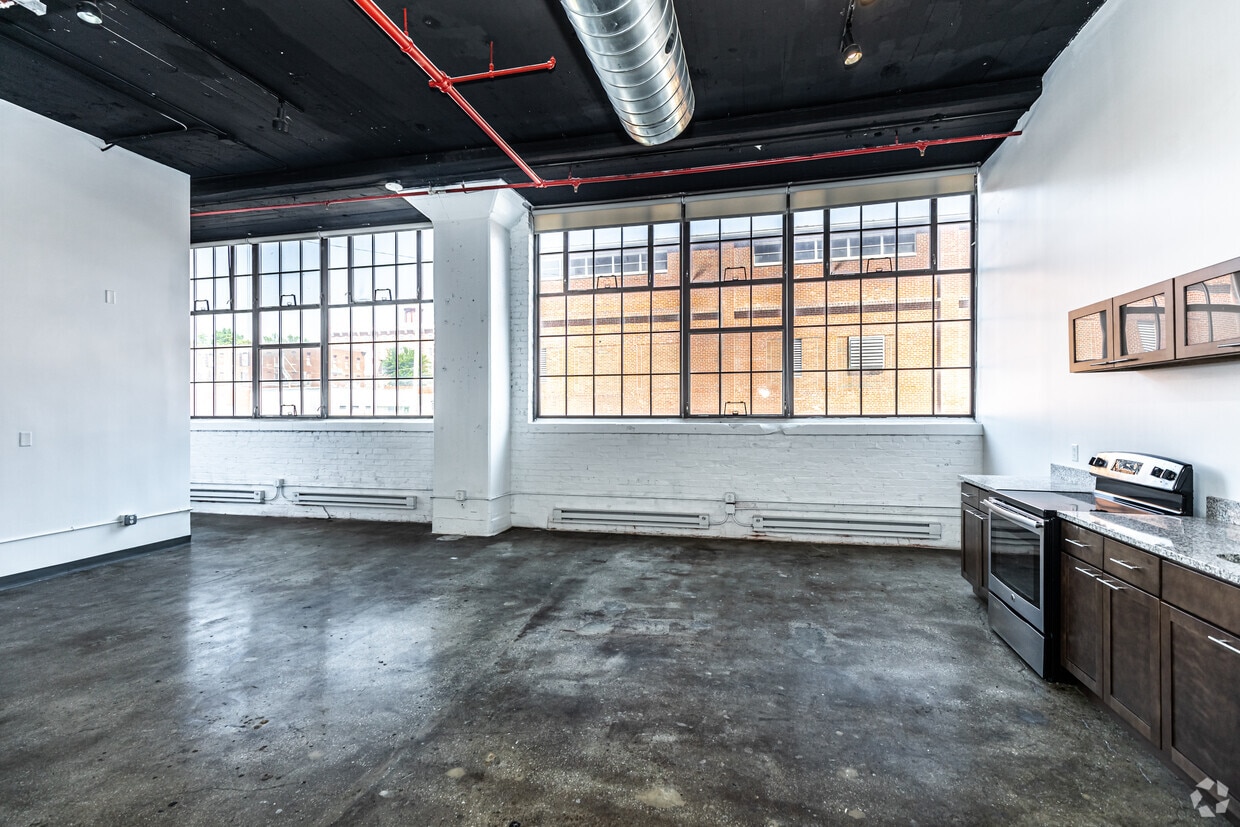 Floor Plan - B29 - 2BD/1BA (Outside Entrance)