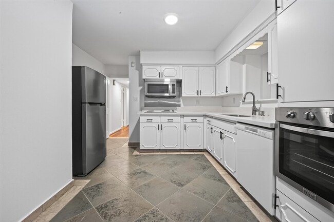 Photo - 3731 Drake St