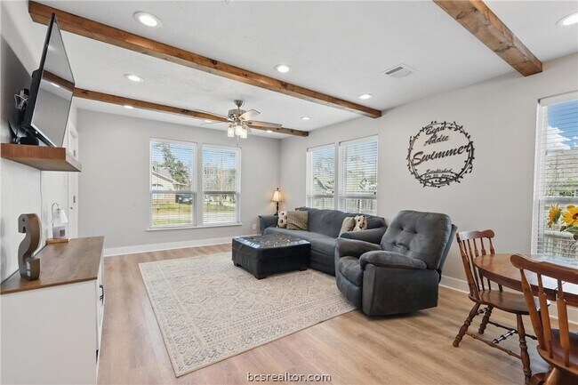 Photo - 105 N Haswell Dr