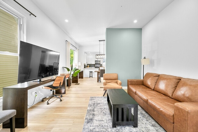 Building Photo - 906 Villa Ave Unit ID1397945P