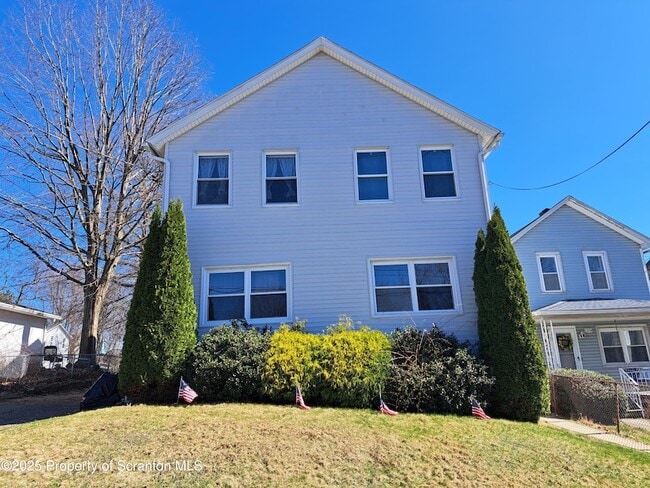 Building Photo - 1318 Jefferson Ave Unit 2